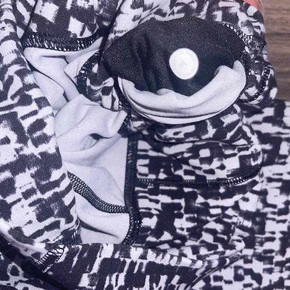 Lululemon align pant 25” black and white size 4 - Picture 6 of 9